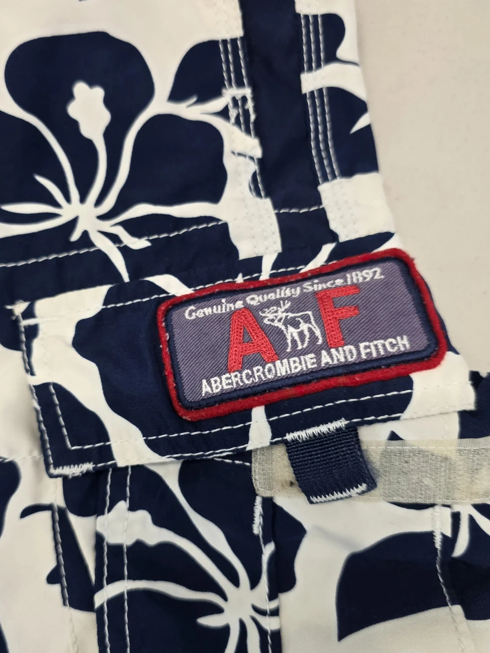 Vintage Abercrombie & Fitch Tugger Hawaiian Floral Cargo Board Shorts Men's W34